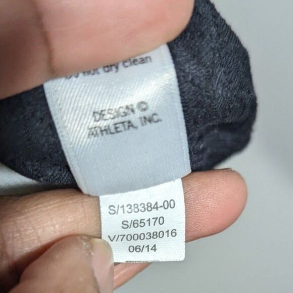 Athleta Womens Black Hidden Agenda Tank Top Sz S Training Gym Yoga Outdoor - Picture 7 of 7